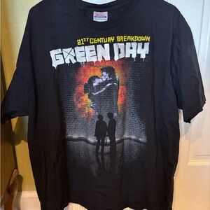 Vintage Green Day Graphic Tee with Bold Design- excellent condition